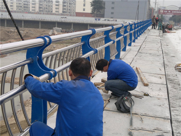 黄南不锈钢河道护栏的特性及其在城市景观中的应用