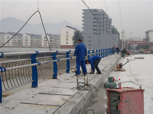 黄南不锈钢复合管护栏常见问题及解决方案